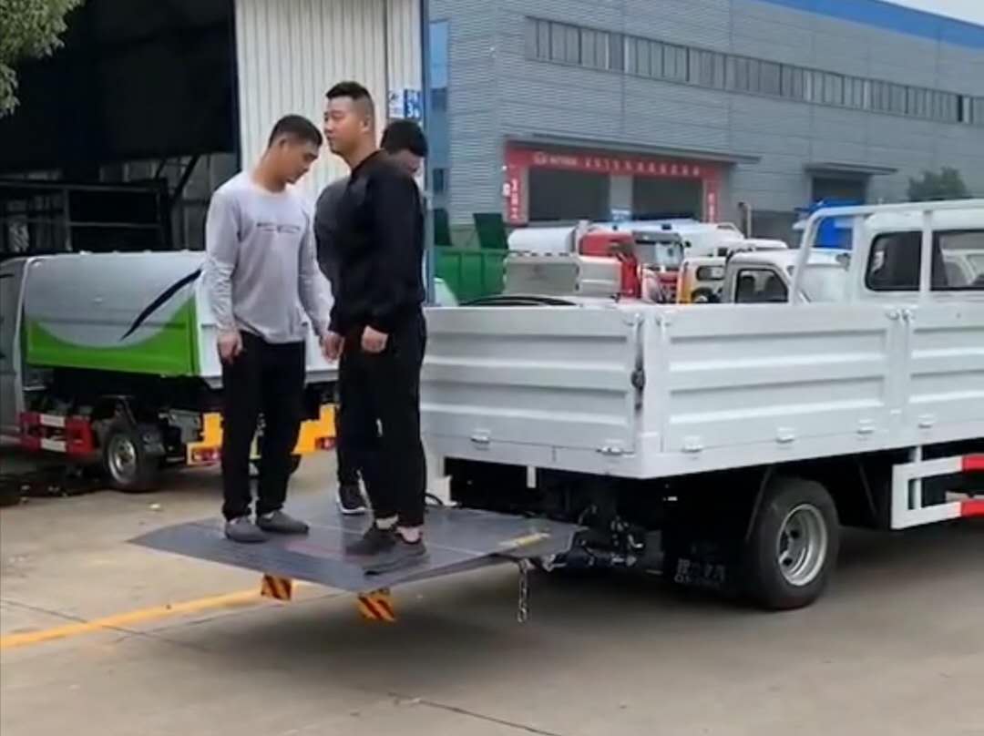 唐骏小宝马国六桶装垃圾车视频