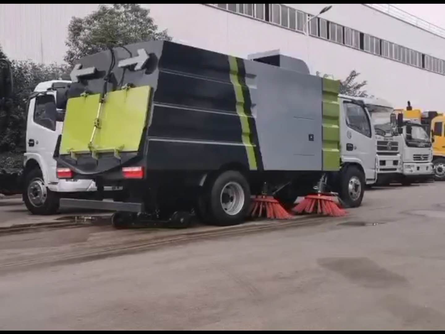 东风小型扫路车视频