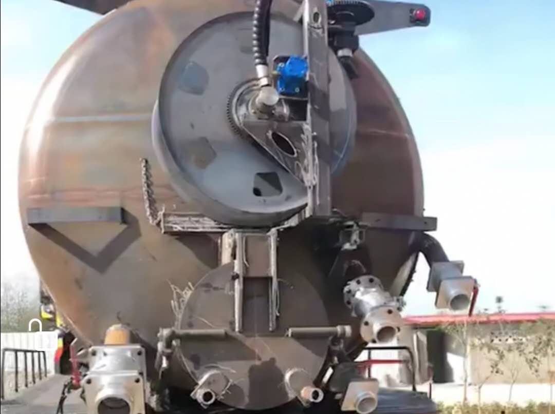 大型清洗吸污车刚完工视频