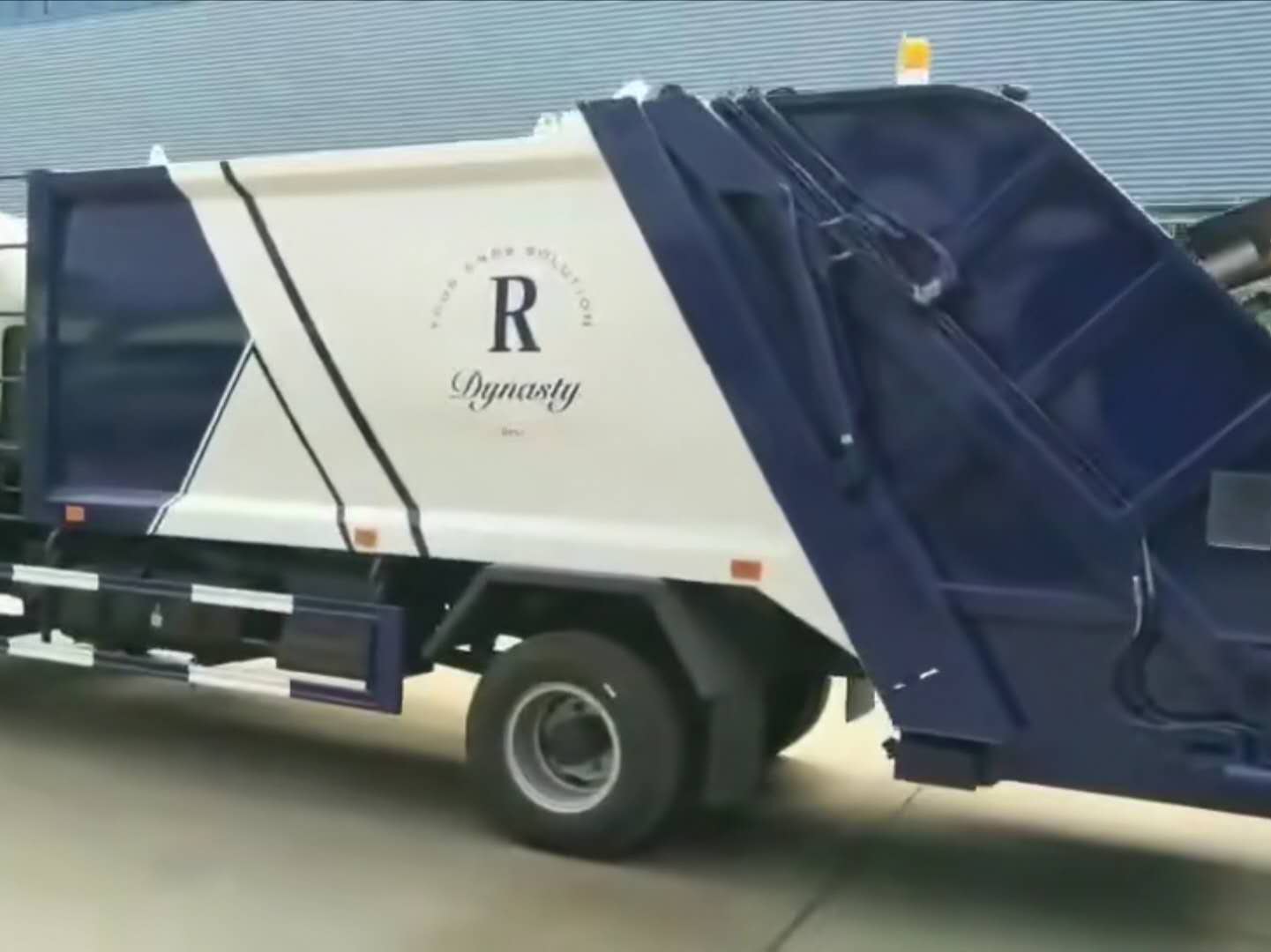非洲客户亲自来厂验收压缩垃圾车视频