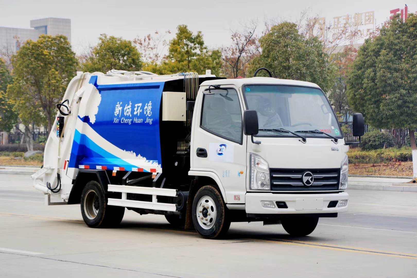 国六蓝牌凯马后装压缩垃圾车图片